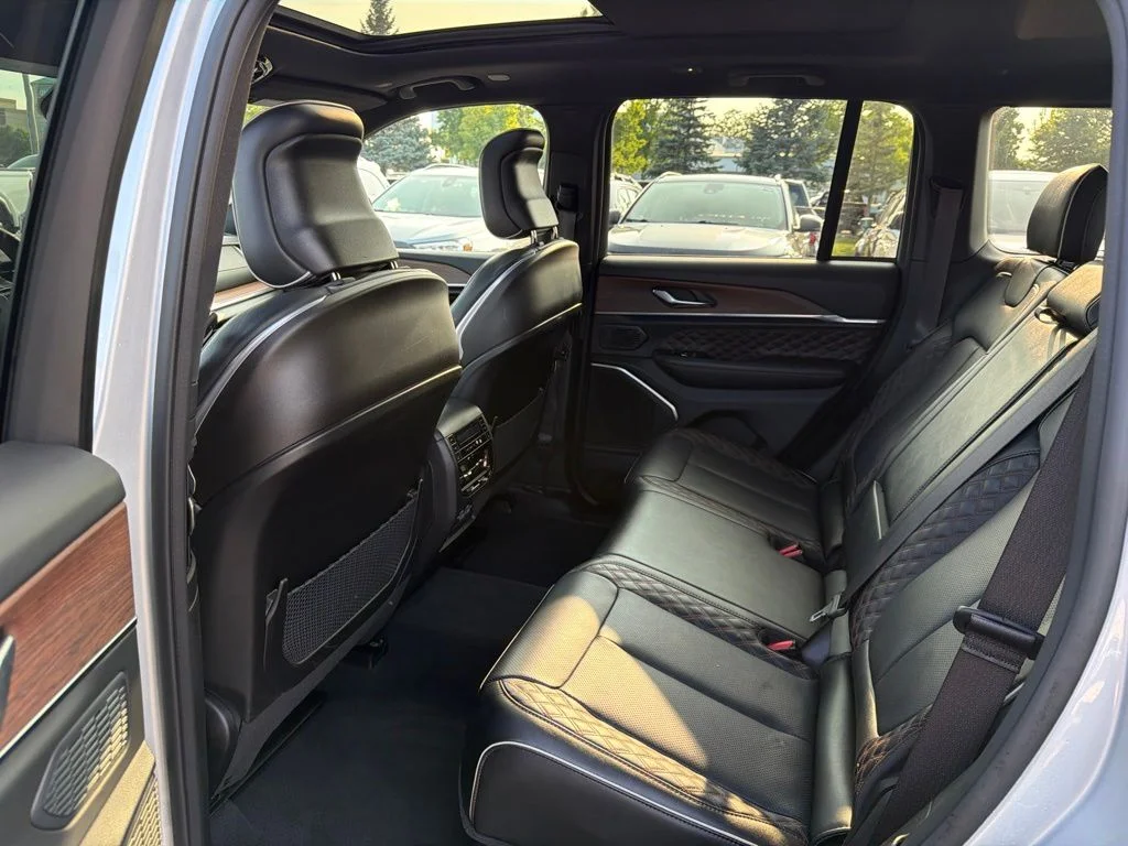 Used 2024 Silver Jeep Summit image 19