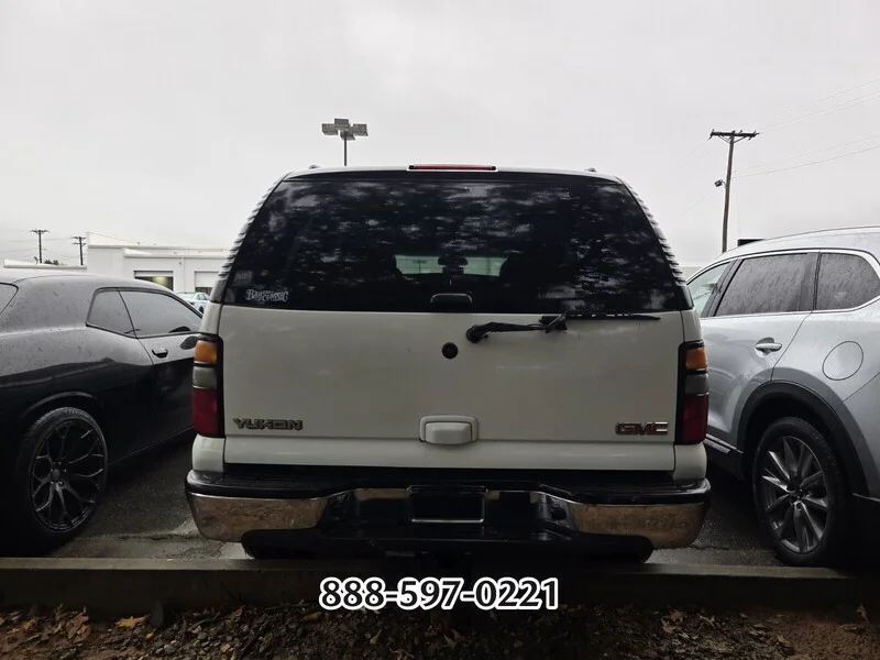 Used 2005 Summit White GMC  image 5