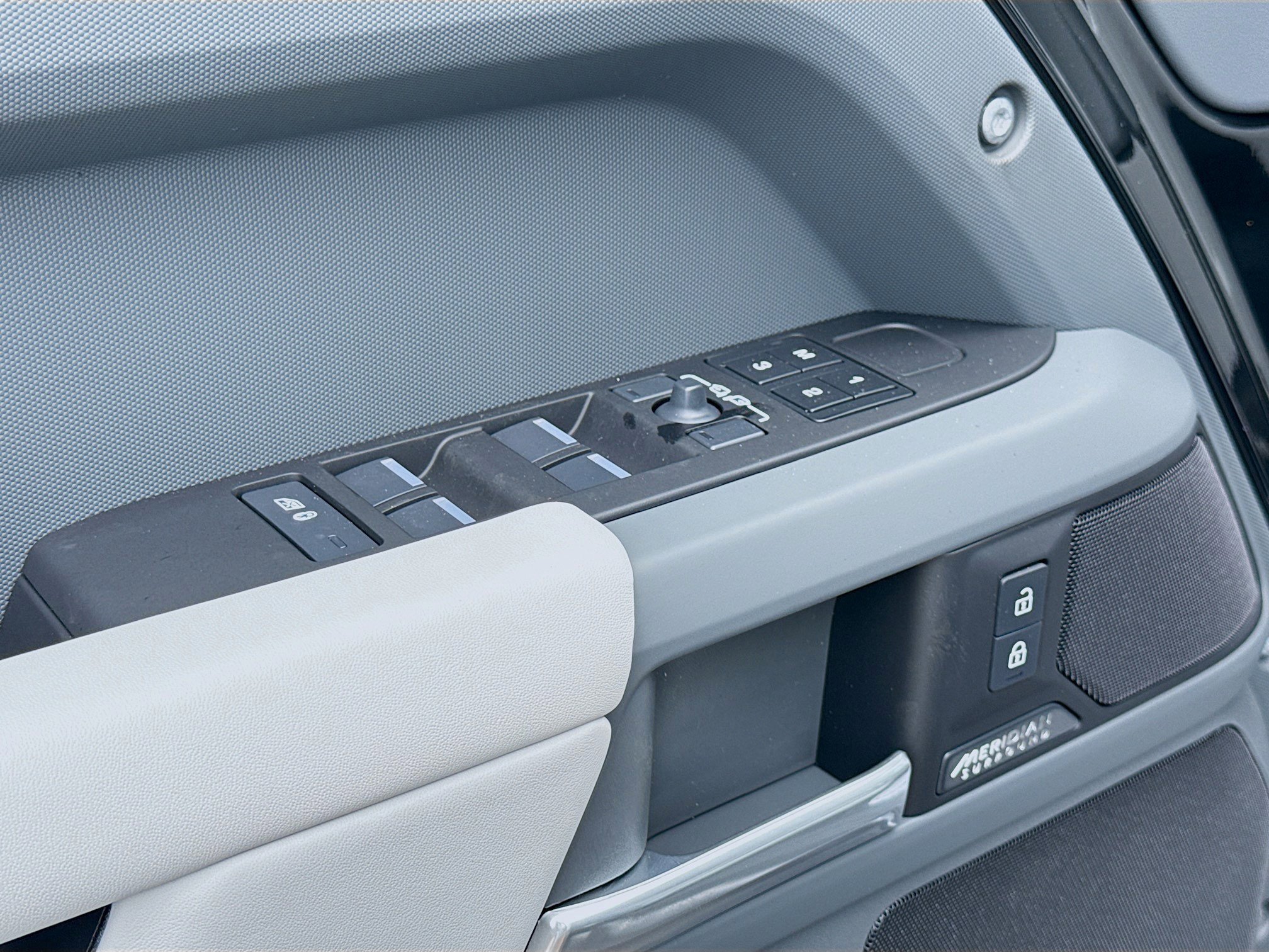 New 2026 Santorini Black LAND ROVER X-Dynamic SE image 23