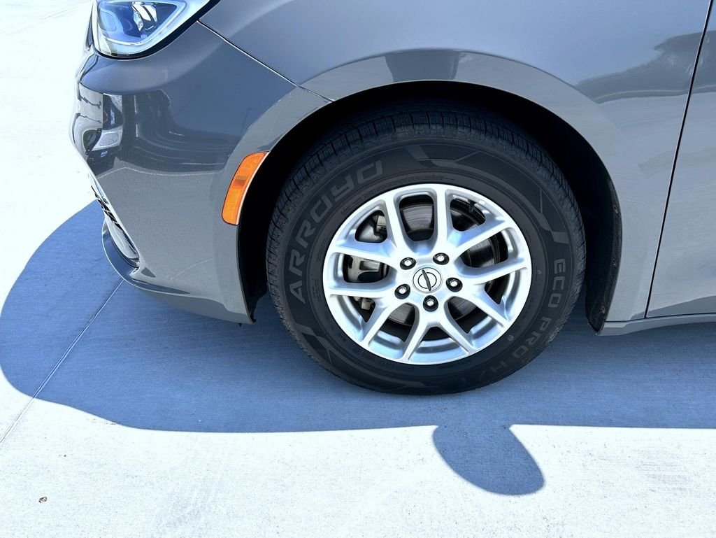 Used 2022 White Chrysler Touring L image 23