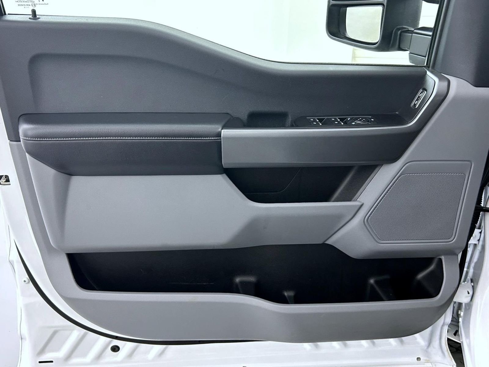 Used 2025 White Ford XLT image 9