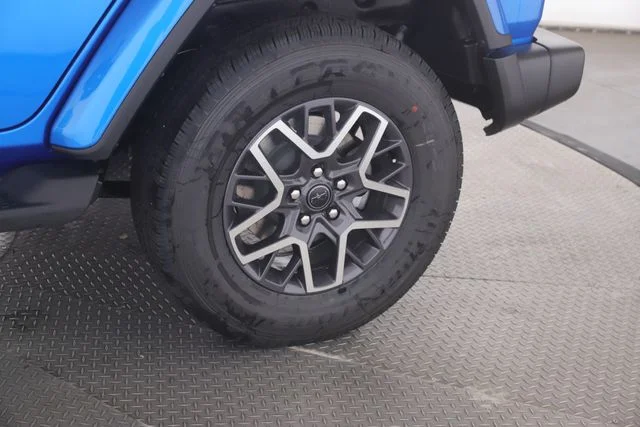 New 2026 Hydro Blue Pearl-Coat Exterior Paint Jeep Sahara image 14