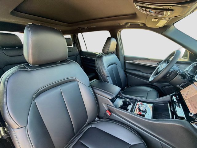New 2027 White Jeep Limited image 34