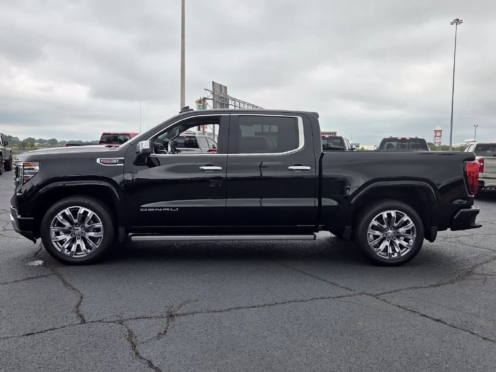 Used 2024 Onyx Black GMC Denali image 4