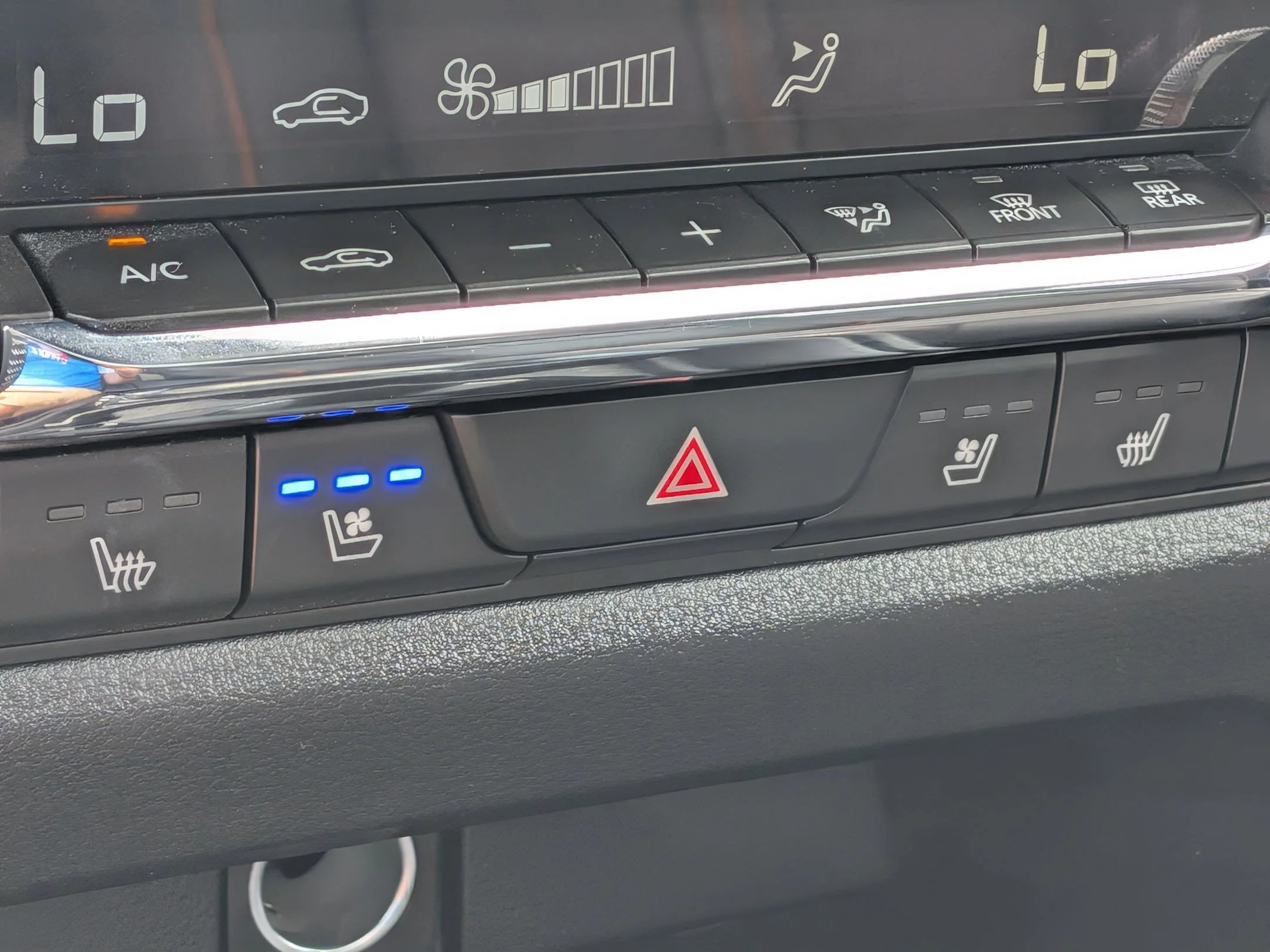 Used 2025 Wind Chill Pearl Mazda Premium Plus image 18