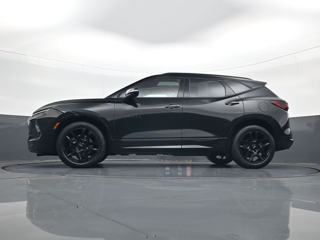Used 2025 Black Chevrolet RS image 28