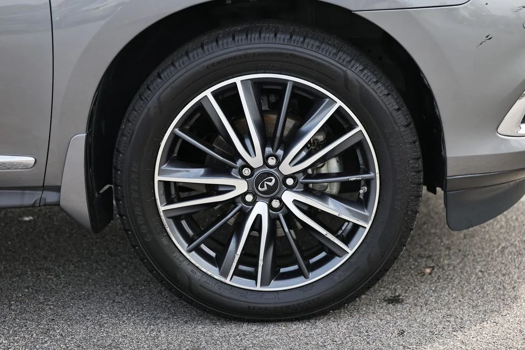 Used 2019 Graphite Shadow INFINITI LUXE image 5