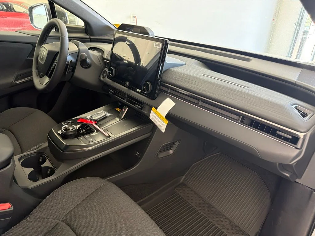 2026 Toyota C-HR SE - Photo 34
