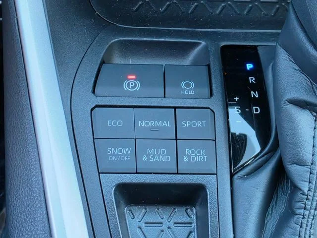 2024 Toyota RAV4 XLE - Photo 26