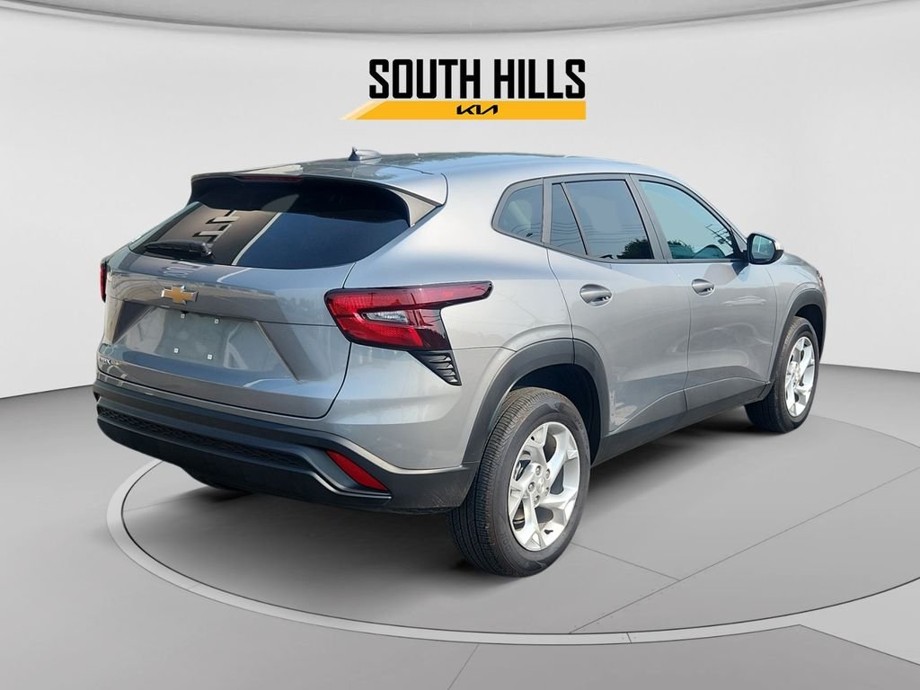 Used 2025 Gray Chevrolet LS image 5