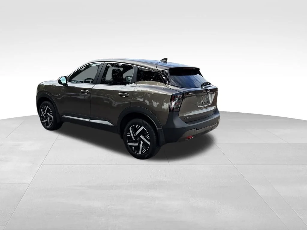 Used 2025 Brown Nissan SV image 4