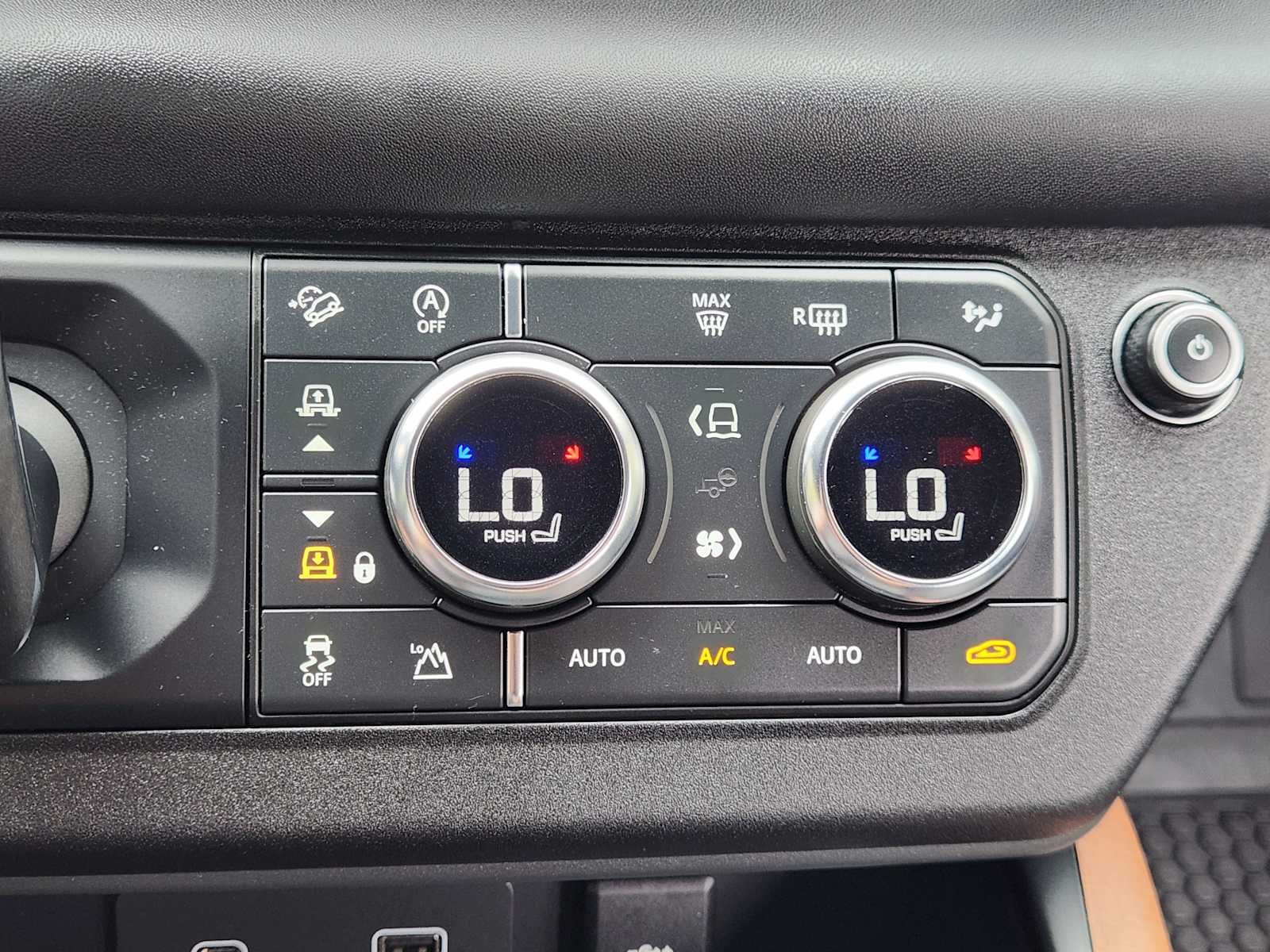Used 2020 Eiger Grey Metallic Land Rover X image 16