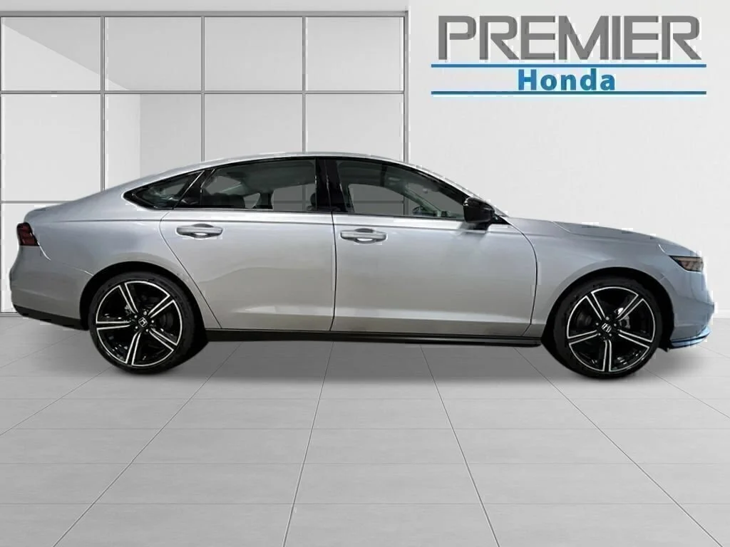 New 2026 Solar Silver Metallic Honda SE image 7