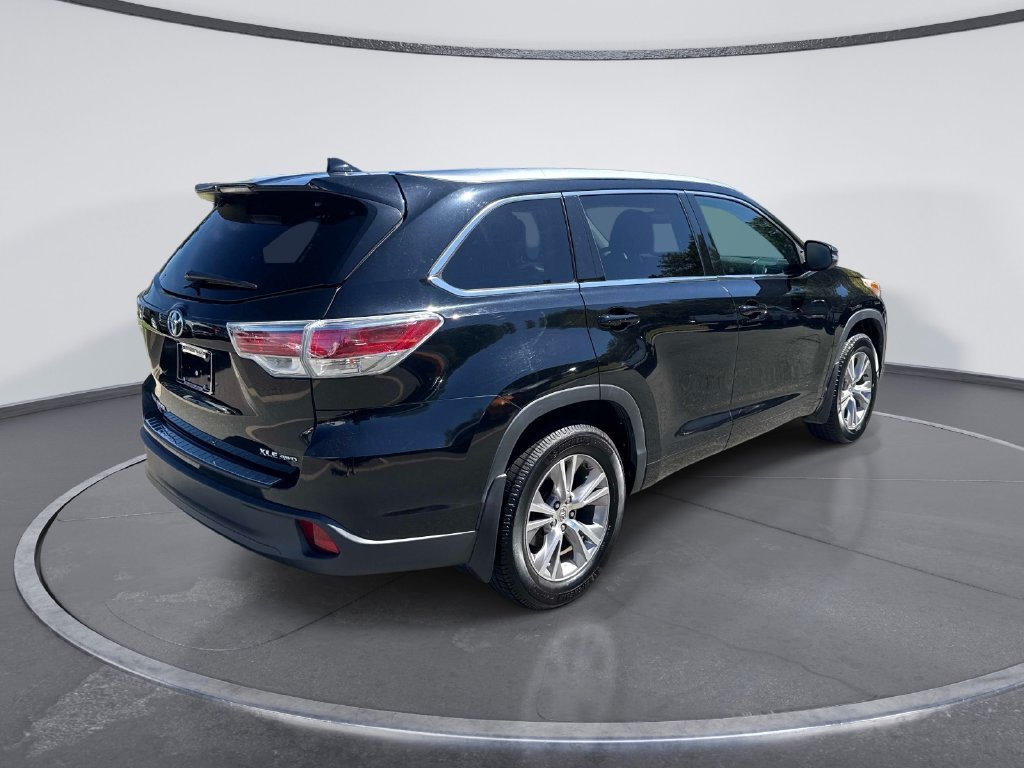 Used 2015 Black Toyota XLE V6 image 7