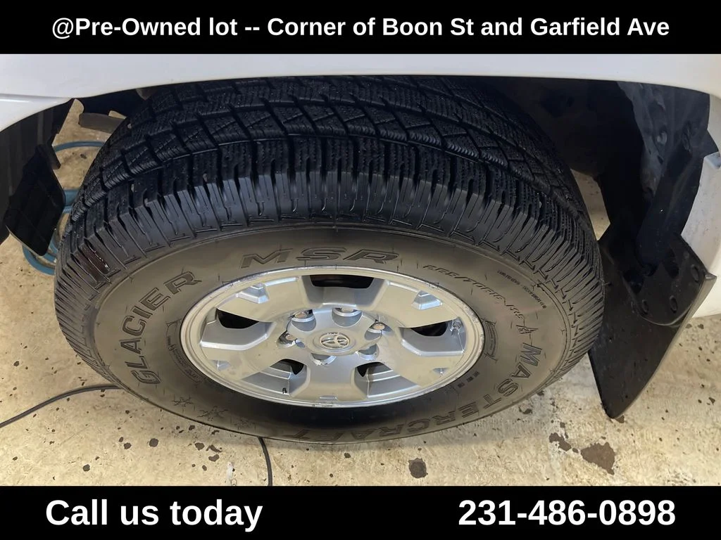 Used 2013 White Toyota Base image 11