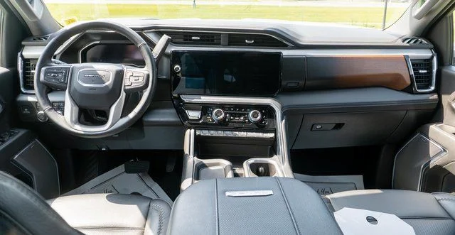 Used 2024 White GMC Denali image 13