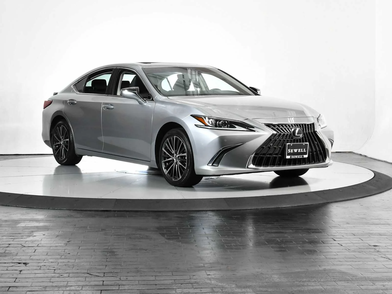 Certified Used 2024 IRIDIUM Lexus  image 7