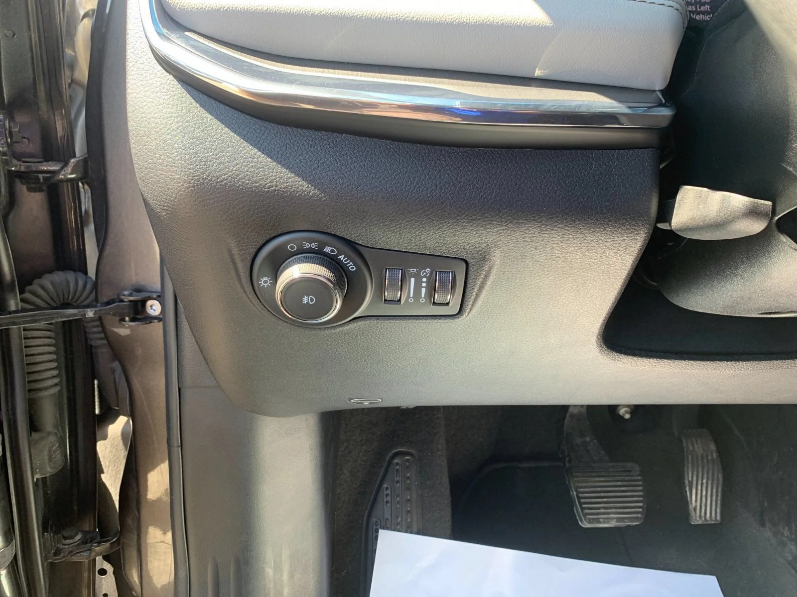Used 2023 Gray Jeep Limited 4x4 image 30