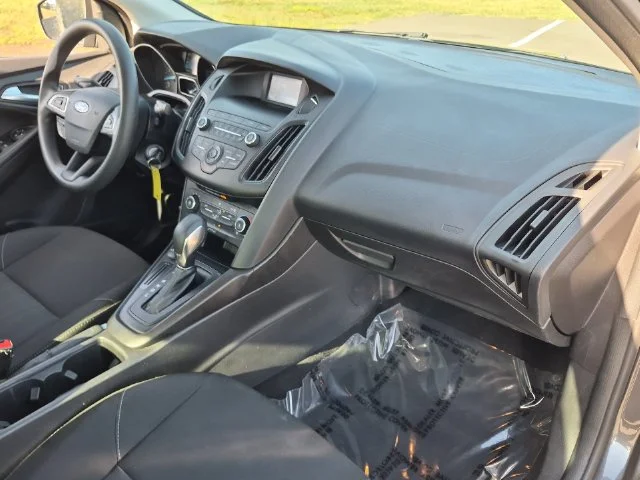 Used 2018 Gray Ford SE image 35