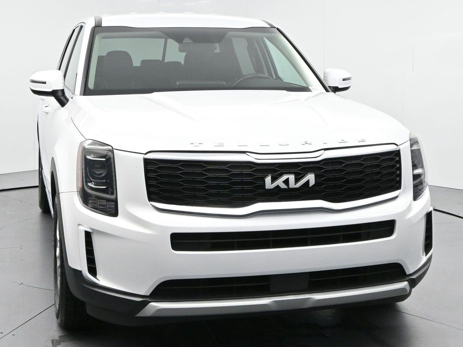 Used 2022 Glacial White Pearl Kia LX image 2