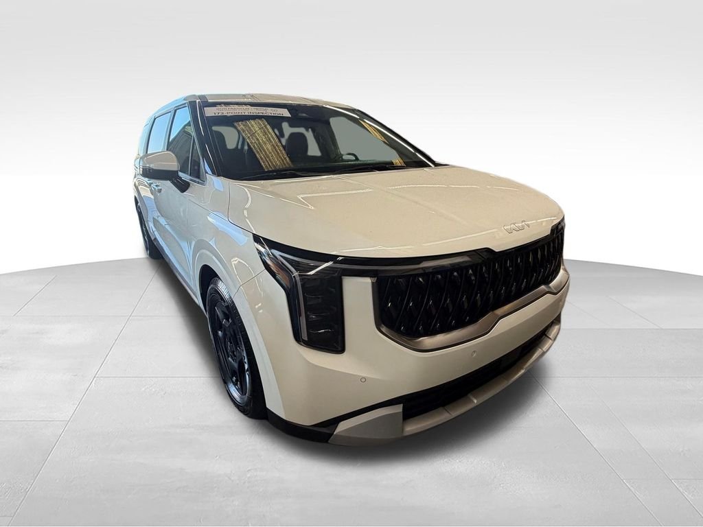 Used 2025 White Kia LXS image 9