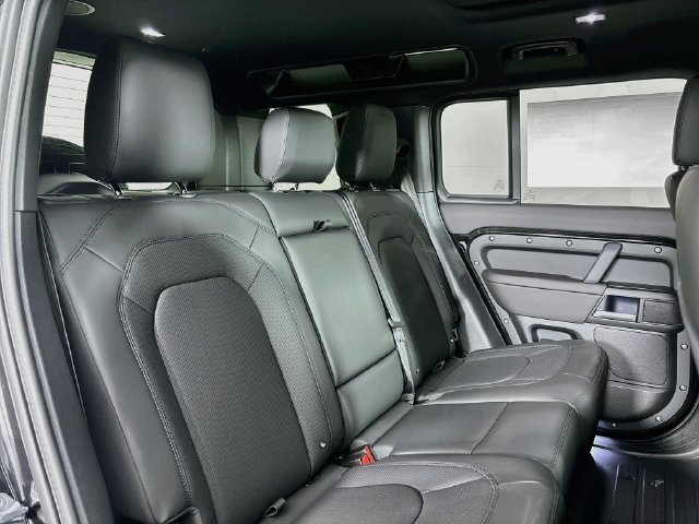 New 2026 Black Land Rover X-Dynamic SE image 24