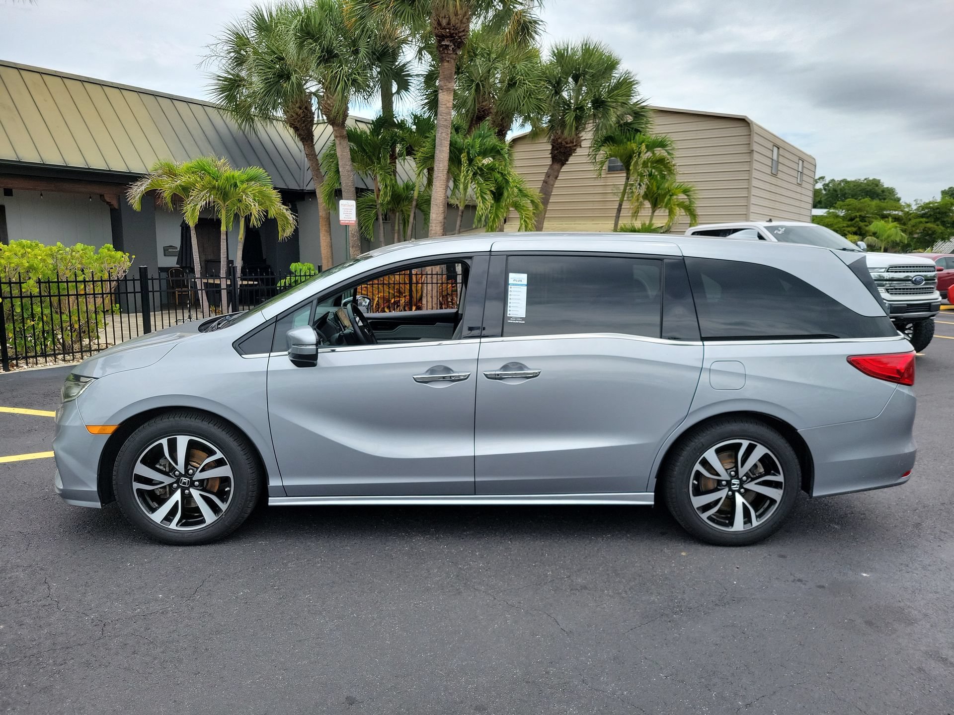 Used 2018 White Honda Elite image 9