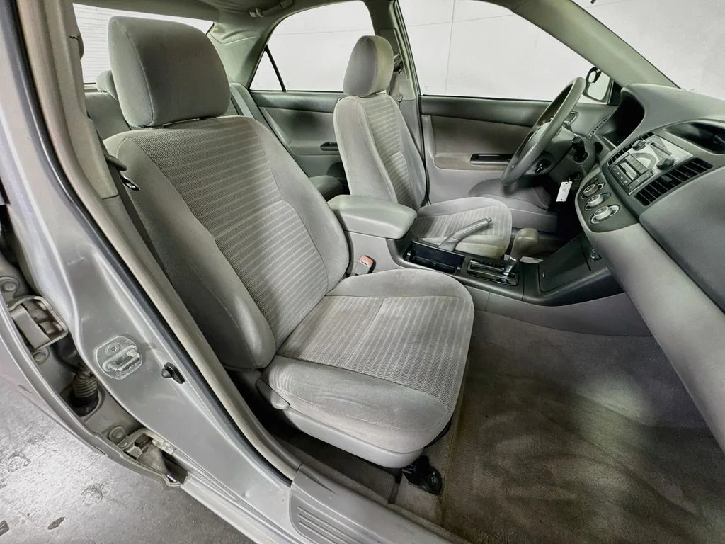 Used 2005 Lunar Mist Metallic Toyota STD image 31