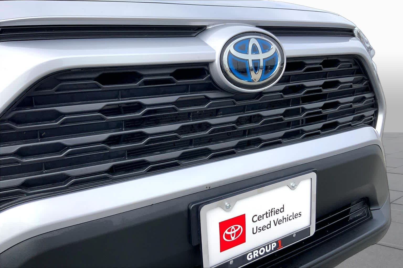 Used 2024 Silver Sky Metallic Toyota Hybrid XLE image 29