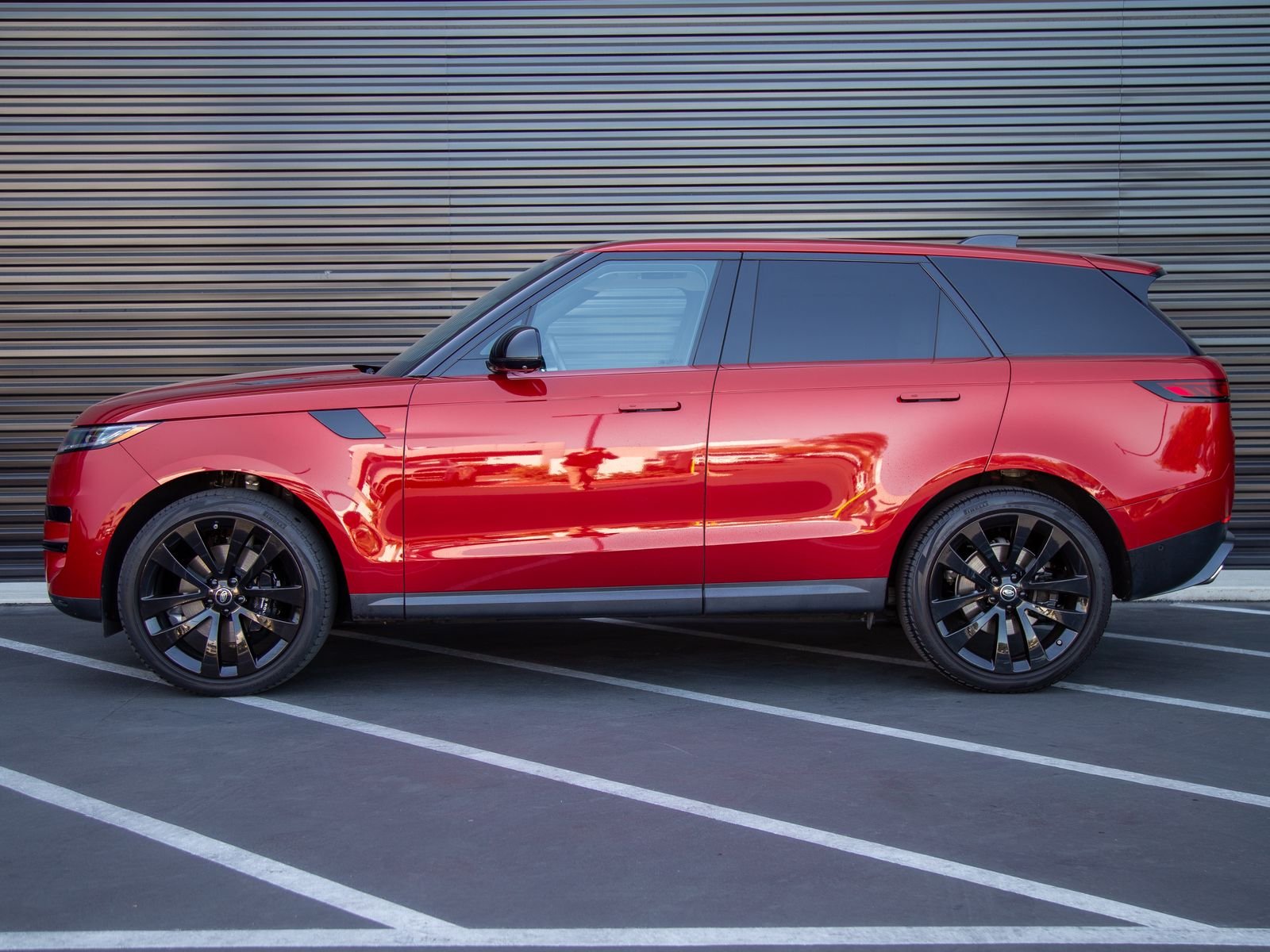 Used 2023 Firenze Red Metallic Land Rover SE image 2
