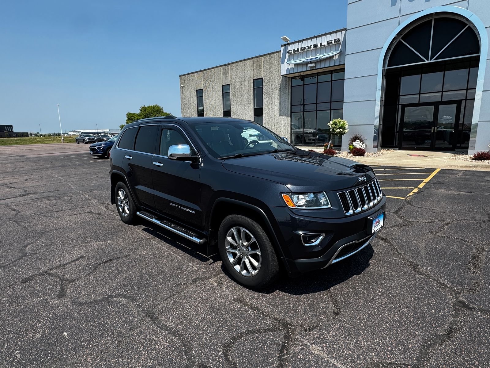 Used 2016 Steel Metallic JEEP Limited image 3