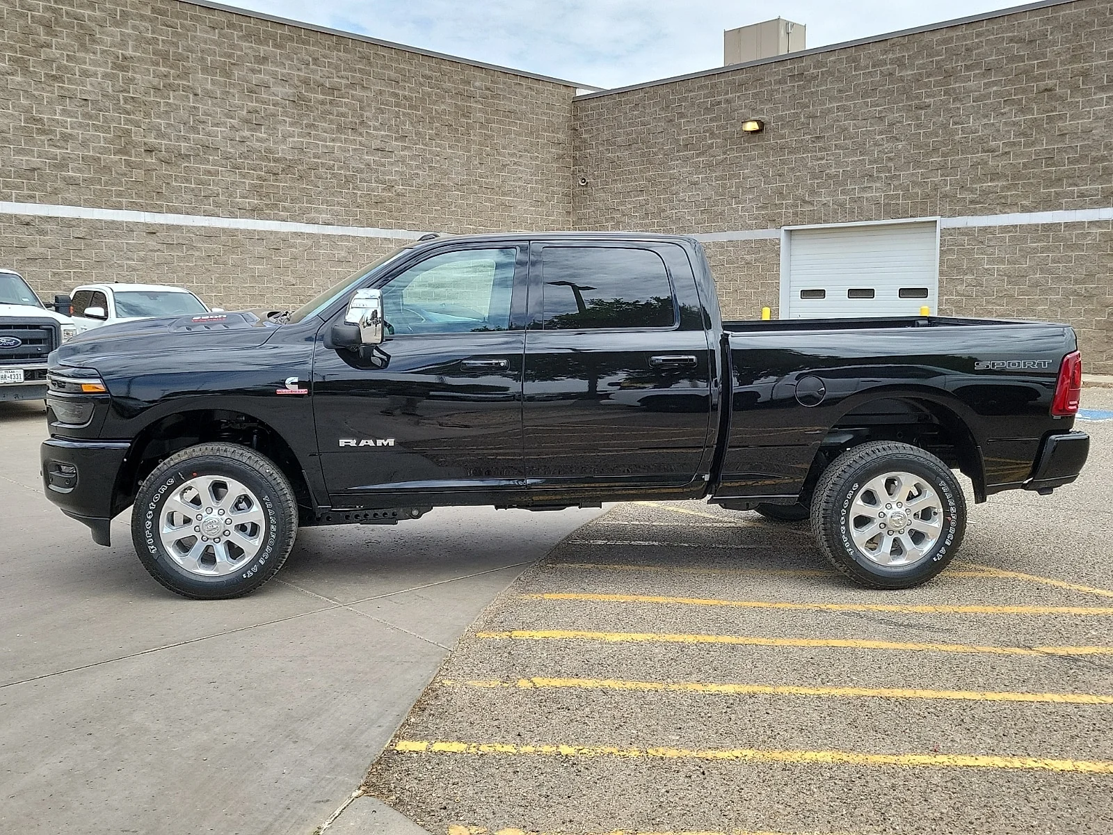 New 2026 PXJ Diamond Bla Ram LARAMIE CREW CAB 4X4 6