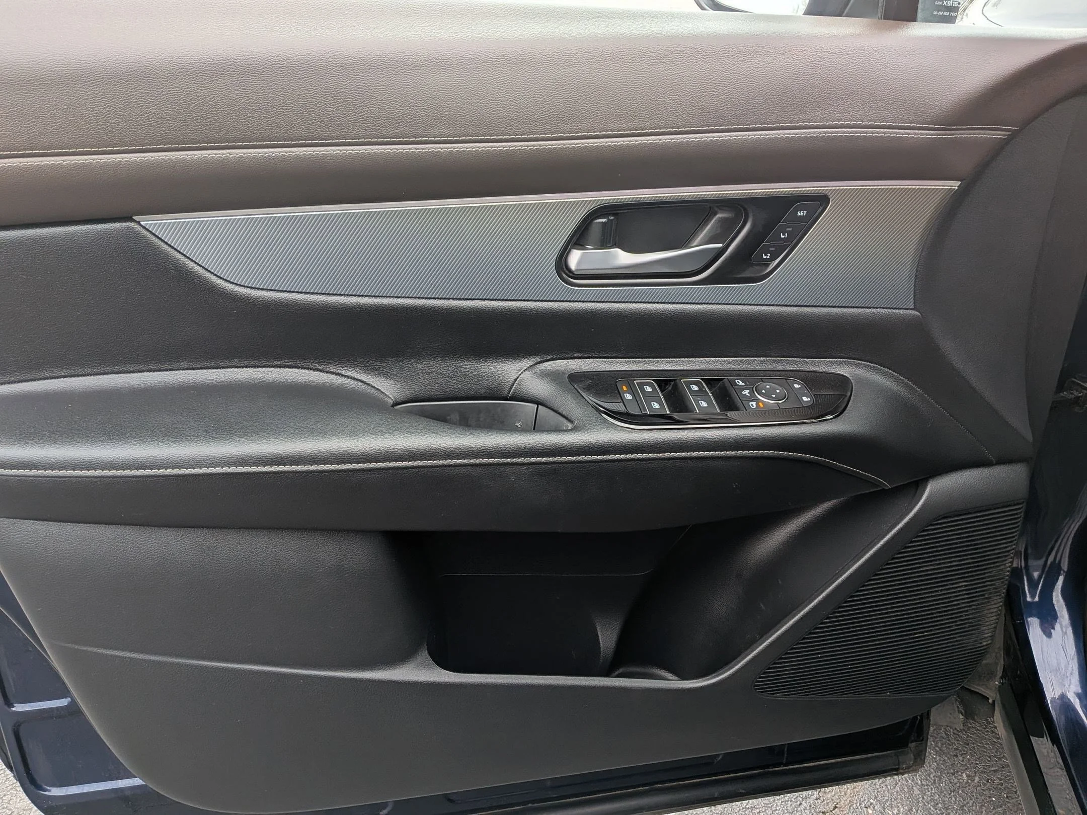 Used 2025 Deep Ocean Blue Pearl Nissan Platinum image 9