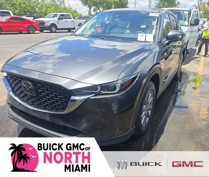 2023 Mazda CX-5 S Preferred package Auto AWD's photo