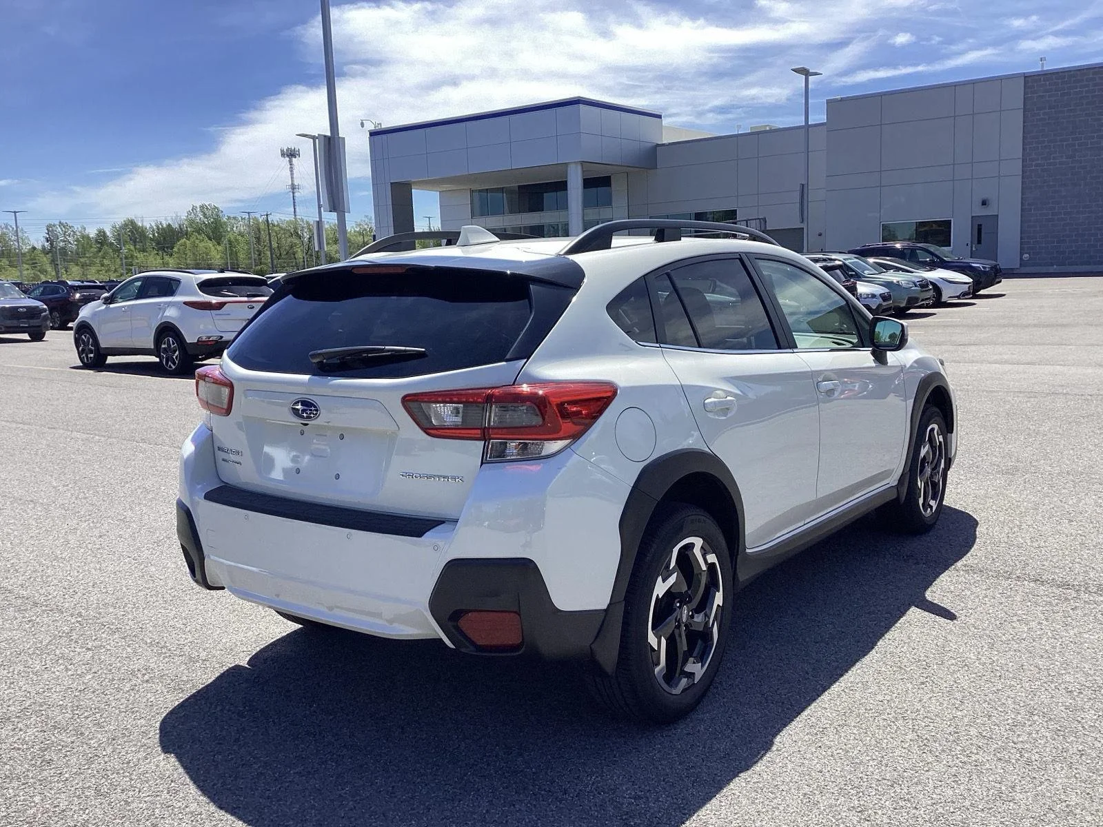 Used 2023 Crystal White Pearl Subaru Limited image 8