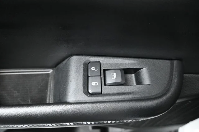 Used 2024 White Jeep Laredo X image 10
