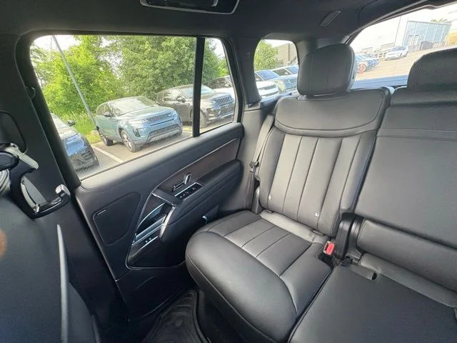 New 2026 Santorini Black Land Rover SE image 33