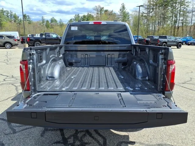 New 2026 Carbonized Gray Metallic Ford XLT image 27