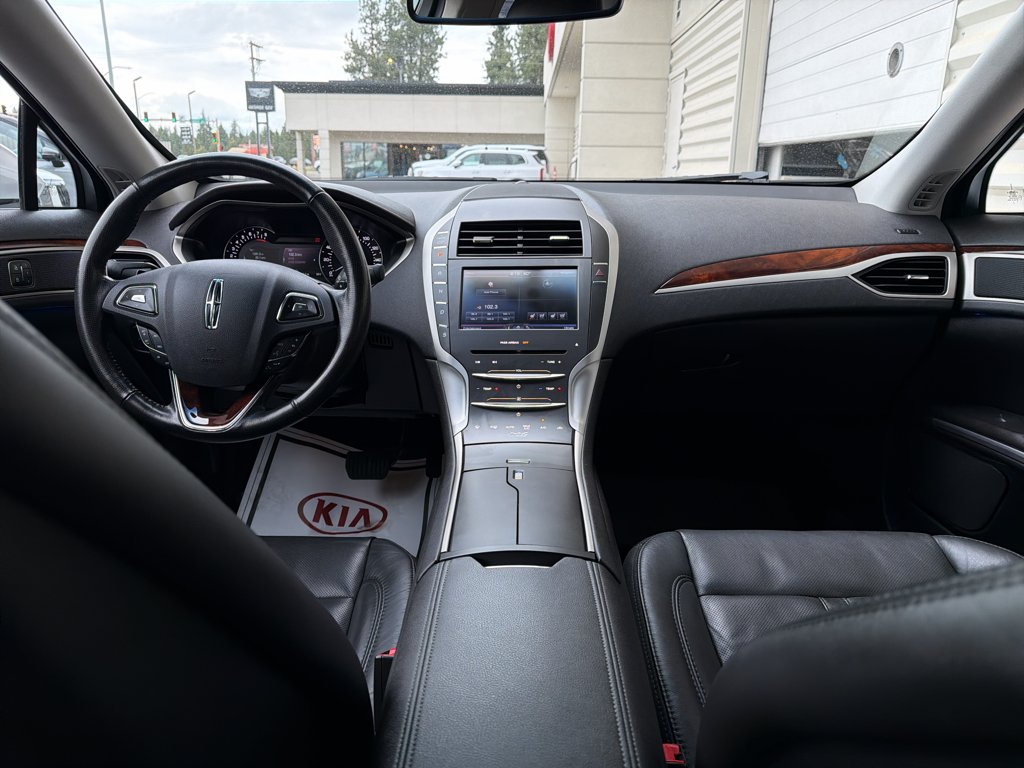 Used 2013 Silver Lincoln Base image 13