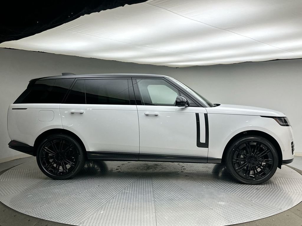 New 2026 Fuji White Land Rover SE image 4