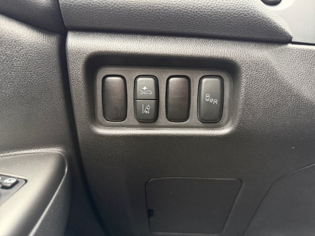 Used 2022  Mitsubishi 2.0 SE image 26