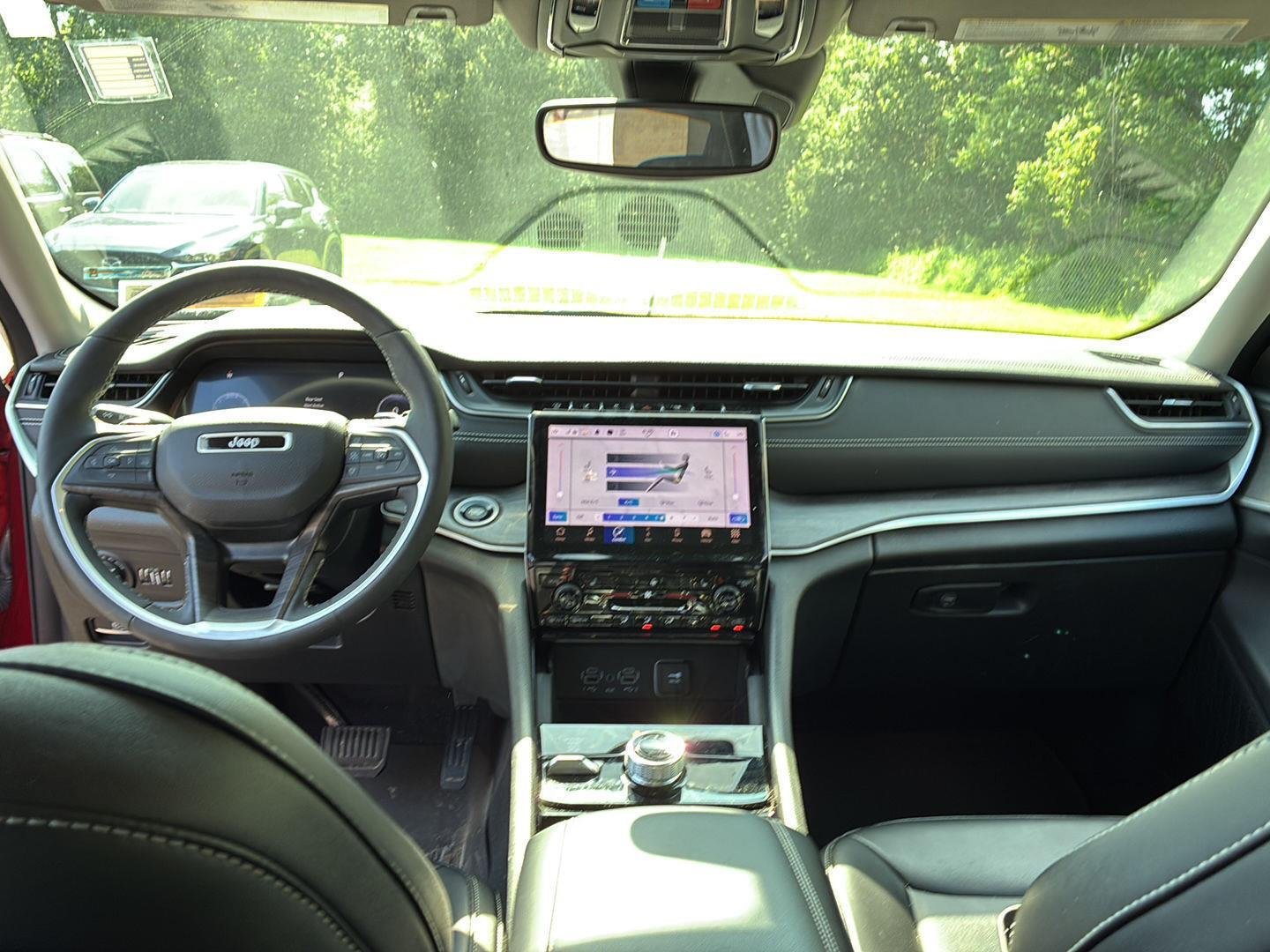 Used 2023  Jeep  image 10