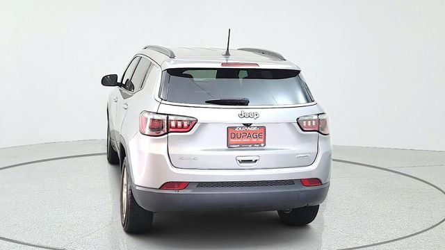 Used 2022 Silver Jeep Latitude image 9