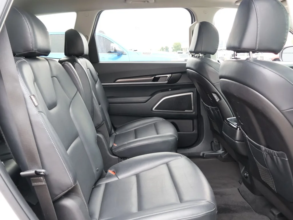Used 2025 White Kia S image 11