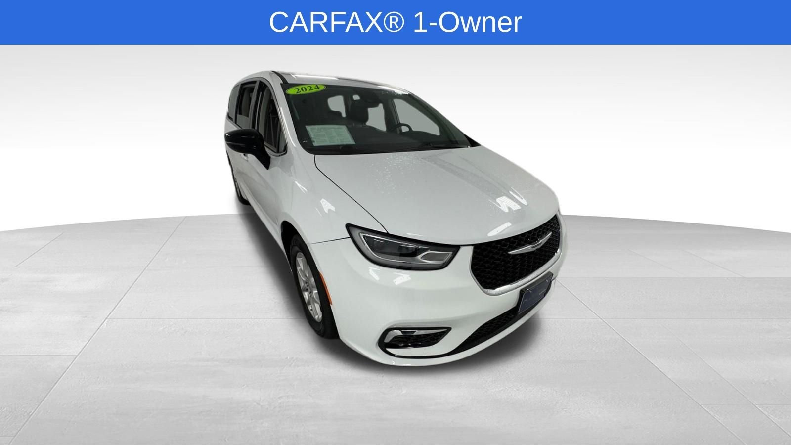 2024 Chrysler Pacifica Touring L's photo