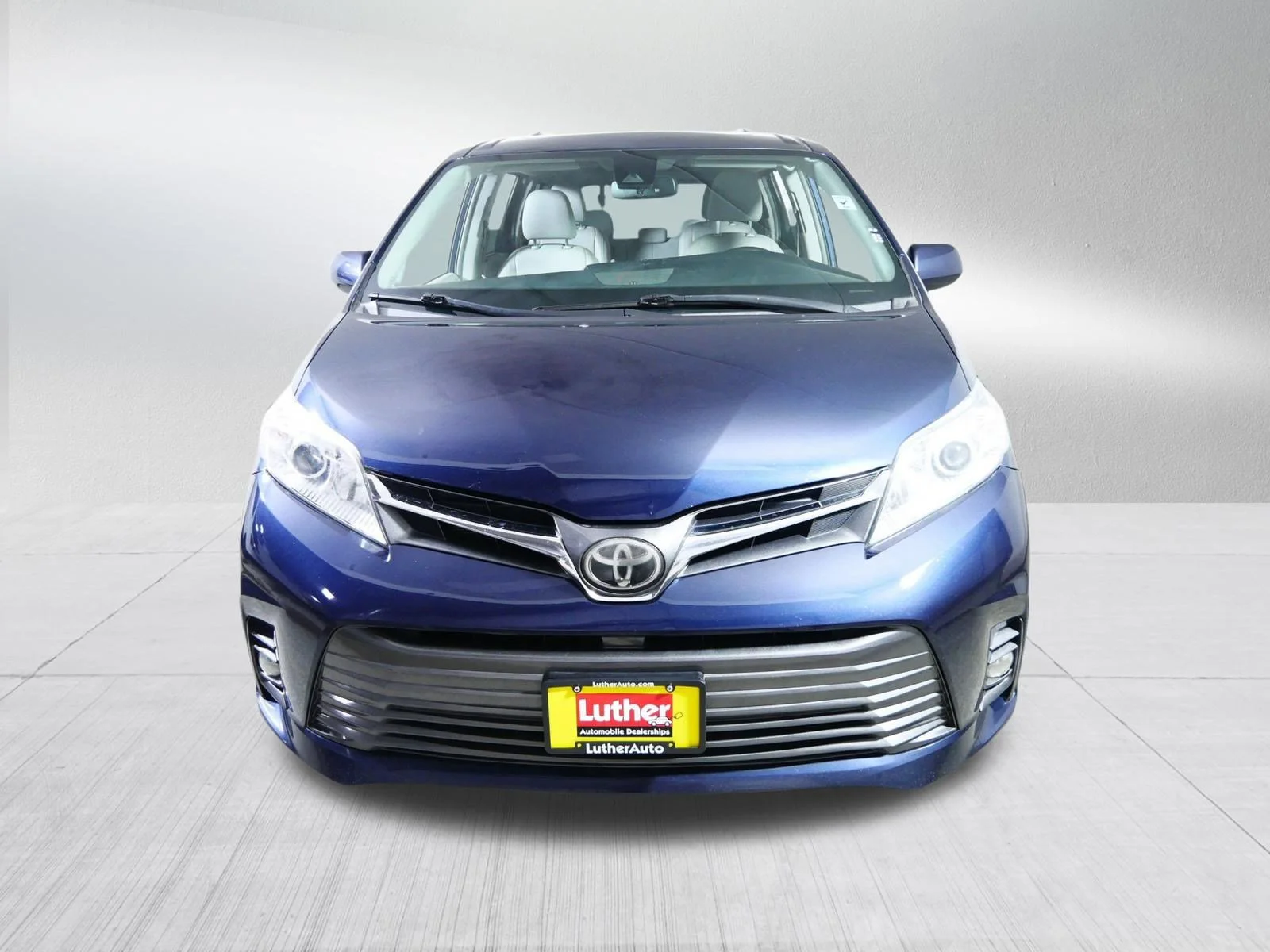 Used 2018 Parisian Night Pearl Toyota XLE image 2