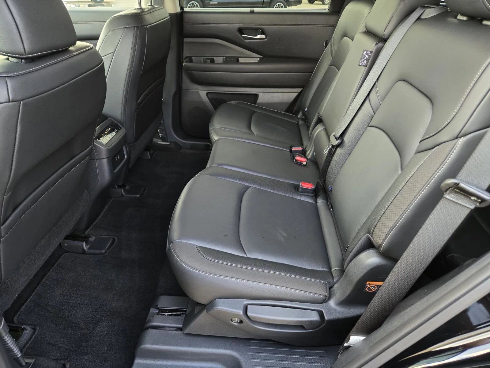 2025 Nissan Pathfinder SL - Photo 21