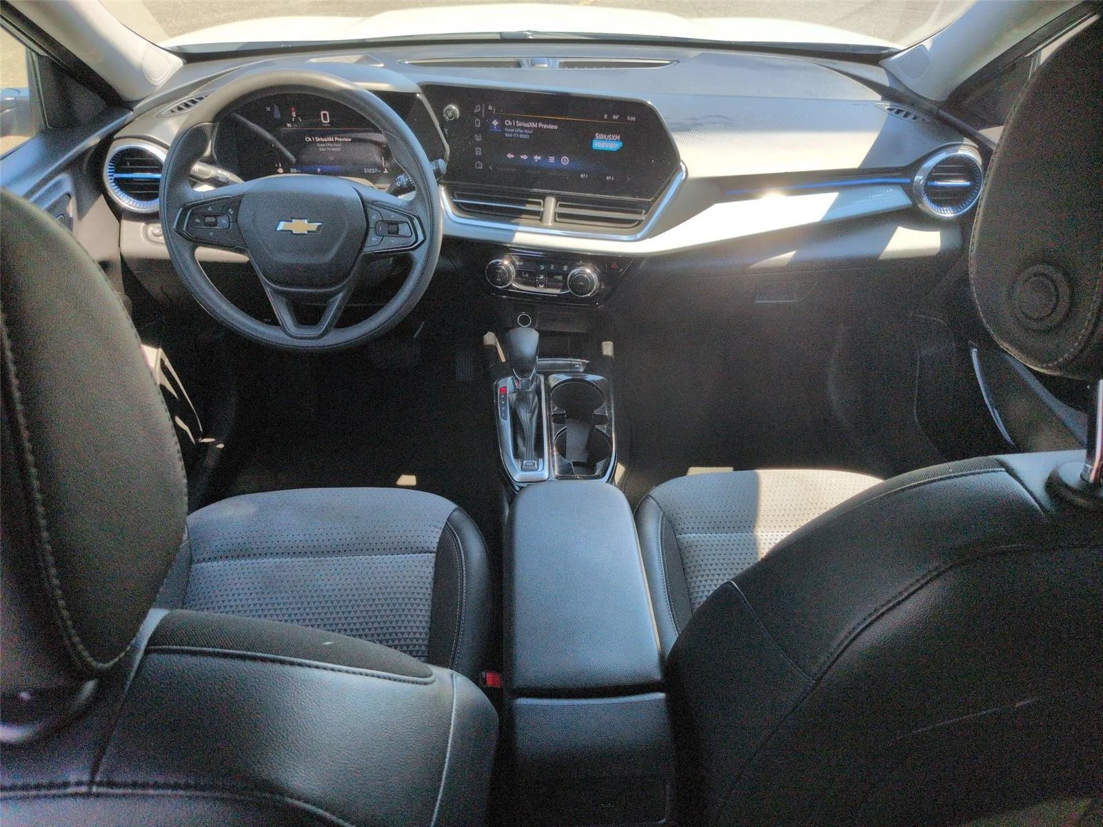 Used 2025  CHEVROLET 1LT image 32