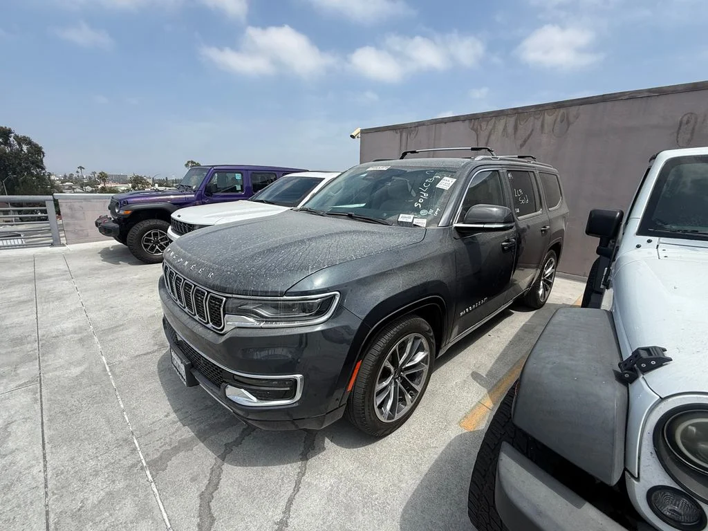 2023 Jeep Wagoneer's photo