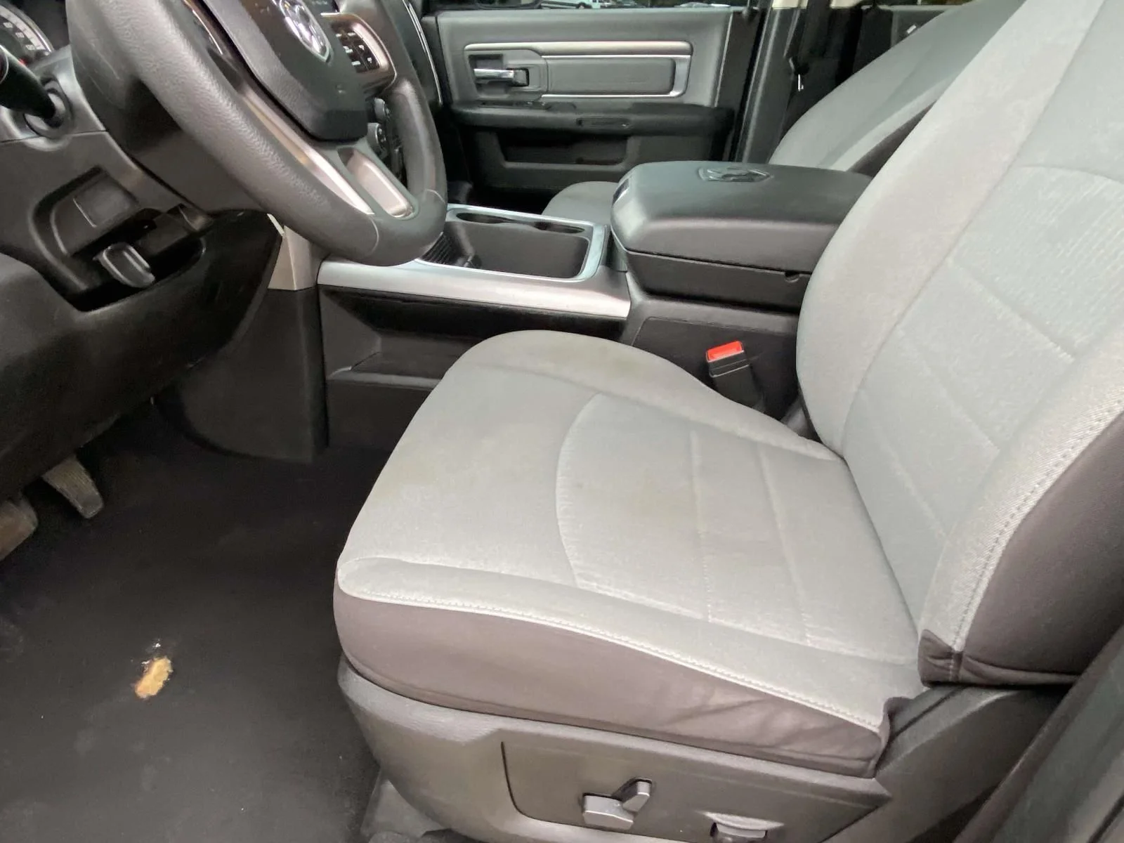 Used 2023 White Ram SLT image 13